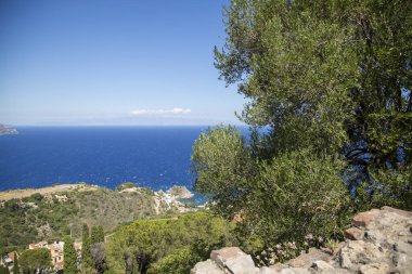 Taormina (Sicilya) deniz manzarası yukarıdan görülüyor