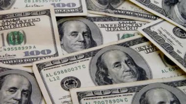 Birkaç Yüz Dolarlık Gaganın Görüntüsü Siyah Arkaplana Açılıyor