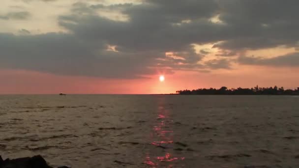 ハワイの夕日は海と雲で1分未満で20分以上スピードアップ — ストック動画