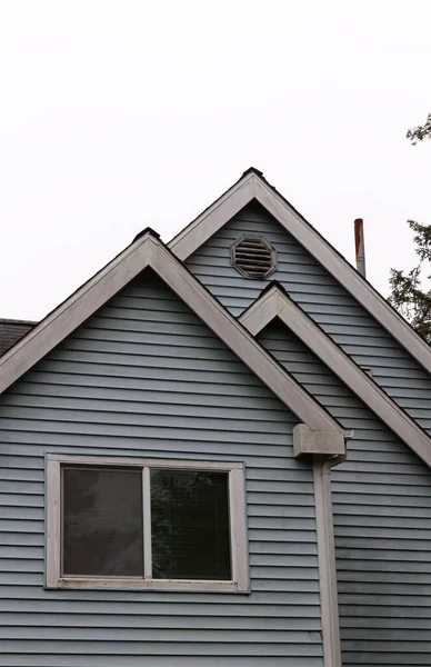 Gable Roof Commercial Rental Condo Oregon Stany Zjednoczone Overcast Sky — Zdjęcie stockowe