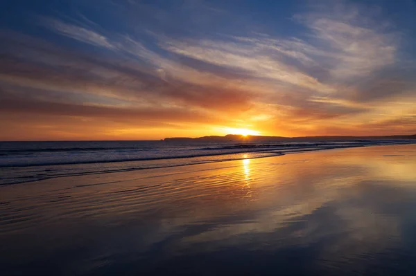 Orange Sky Sunset Ocean Waves Reflected Wet Sand Beach Northern — Stock Photo, Image