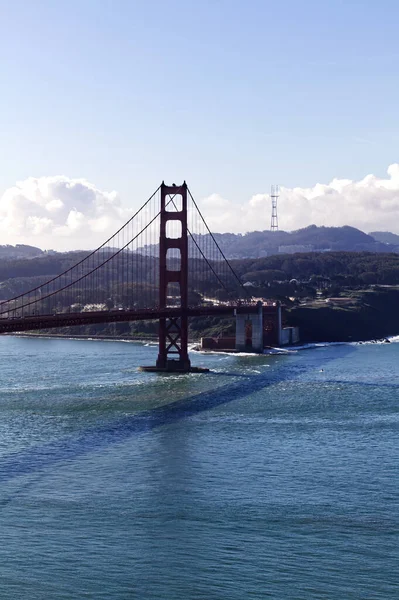 Södra Änden Golden Gate Bridge Med Sutro Tower Bakgrunden Blå — Stockfoto