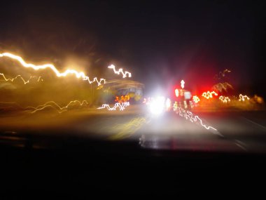 Bulanık Işıklar Gece Sürücüsü Uzun Pozlama Soyut Desen Oluşturuyor