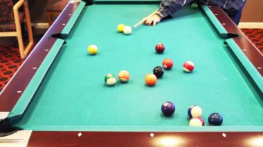 Başarılı Bilardo Köşesi Çekimi Masanın Ortasından Çıkarılan Top