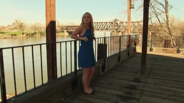 Young Caucasian Woman Blue Dress Railing Wooden Walkway Sacramento River — 비디오