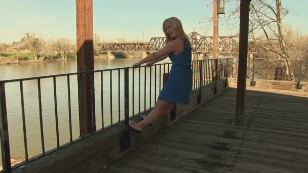 Young Caucasian Woman Blue Dress Railing Wooden Walkway Sacramento River — 비디오