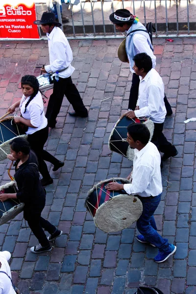 Drummer Men Women Jeans Shirts Inti Raymi Parade Cusco Peru — ストック写真