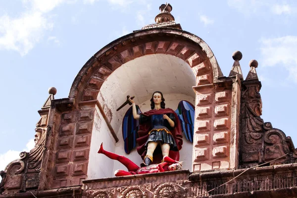 Statue Angel Holding Sword Standing Devil Atop Catholic Church Cusco — Foto de Stock