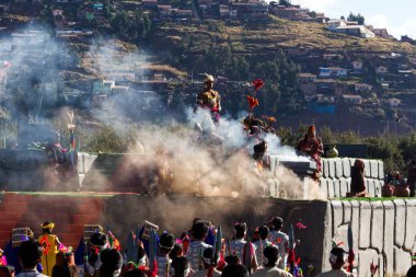 Inti Raymi Festivali Cusco Peru Güney Amerika için Sahnenin Dışından Duman Yükseliyor