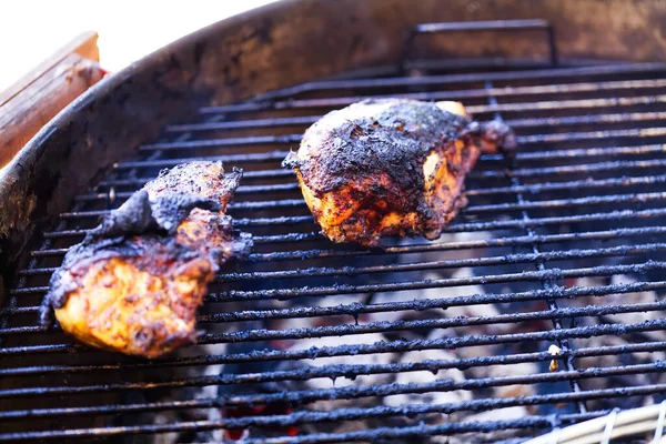 Two Pieces Chicken Cooking Outdoor Barbeque Grill Nearly Done — Stock Photo, Image