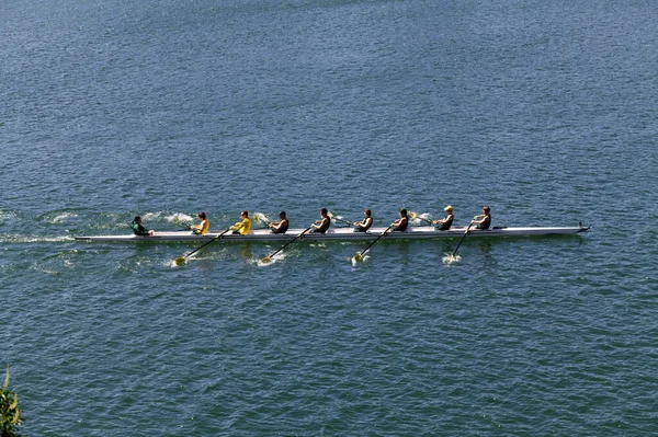 Команда Гребцов Озере Натомас Фолсом Калифорния Разогревается Перед Соревнованиями — стоковое фото