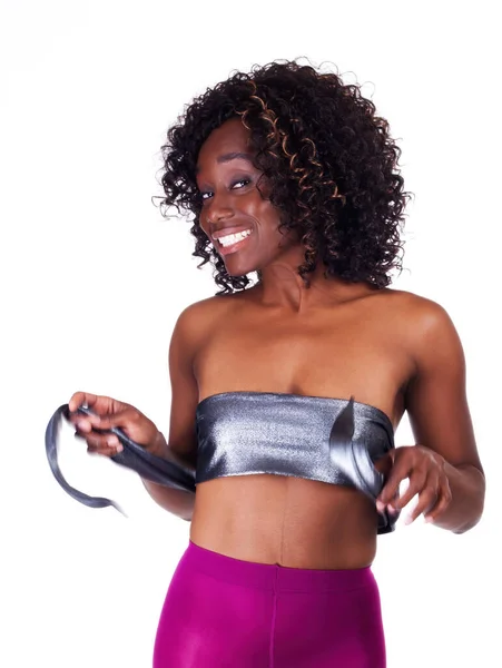 Sonriente Atractiva Mujer Afroamericana Con Top Plata Púrpura Medias Sobre —  Fotos de Stock