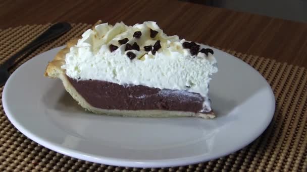用叉子和平底锅在巧克力奶油上的摄像运动 — 图库视频影像