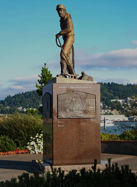 Statua Bellingham Washington Harbor Jako Pomnik Rybaków Zagubionych Morzu Błękitne — Zdjęcie stockowe