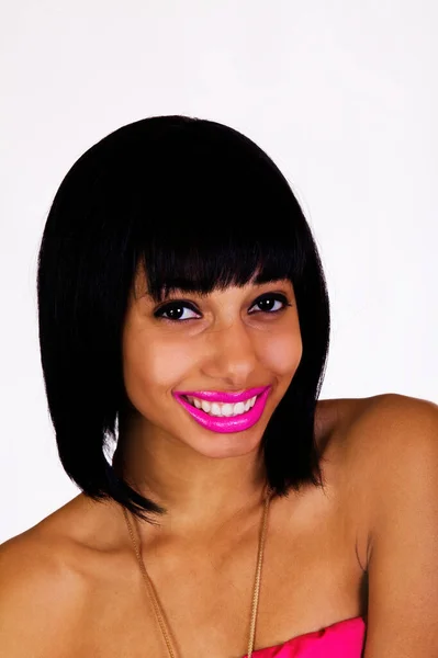 Schlanke Hübsche Afroamerikanische Frau Porträt Auf Weißem Hintergrund Lächelt — Stockfoto