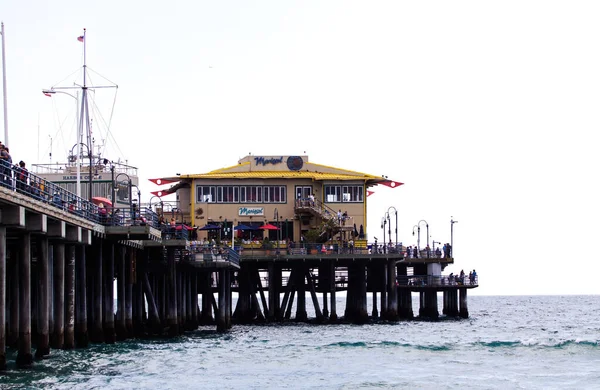 Santa Monica California Pier Buildings People Overcast Sky Sea Pilings — Stock Photo, Image