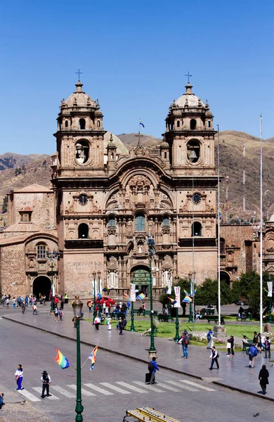 Plaza Con Luz Pie Tráfico Iglesia Azul Cielo Colinas Cusco — Foto de Stock