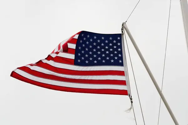 United States Flag Flying Overcast Sky Nautical Flag Pole — Stock Photo, Image