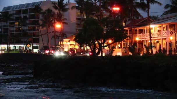 Ali Drive Night Kailua Kona Hawaii Lights Cars People Big — Stockvideo