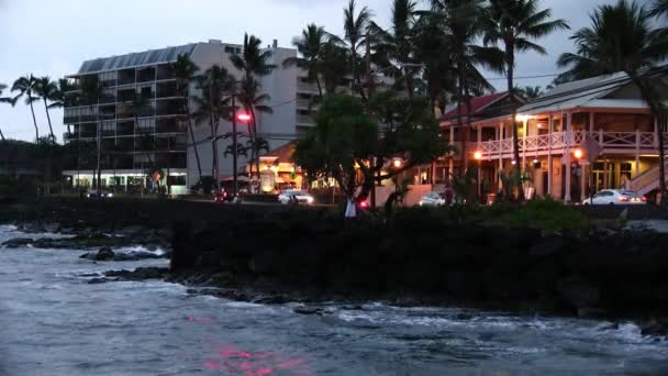 Ali Conducir Por Noche Kailua Kona Hawaii Luces Coches Personas — Vídeo de stock