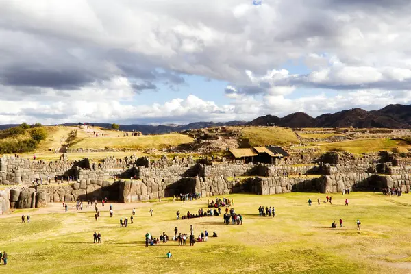 Grupos Turistas Visitando Ruínas Incas Perto Cusco Peru América Sul — Fotografia de Stock