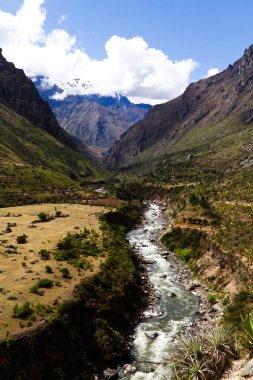 Urubamba Nehri, Machu Picchu Patikası boyunca uzanır Peru Güney Amerika