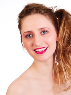 Beyaz Arkaplanda Çekici Kafkas Kadın Çıplak Omuz Portresi