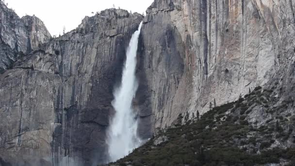 Upper Yosemite Falls Granite Rock Wall Tree Covered Lower Slope — Stock Video