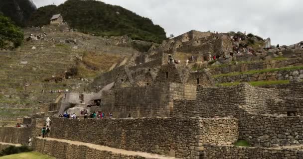 Turista Movendo Lapso Tempo Através Machu Picchu Ruínas Peru América — Vídeo de Stock