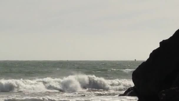 Ocean Waves Silhouette Headlands Birds Flying Bója Background Bledě Modrá Videoklip