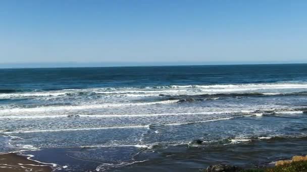 Blue Ocean Waves Sand Beach Blue Sky Southern California — Stok video