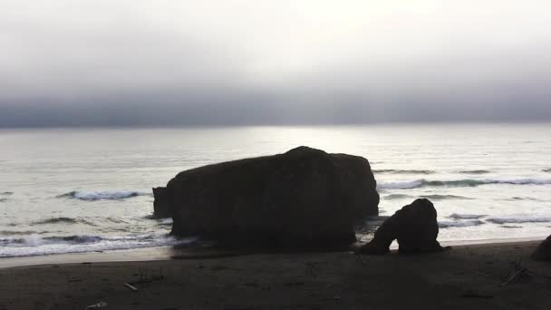 Ocean Sand Beach Overcast Sky Silhouette Rock Drone Flying Northern — 비디오