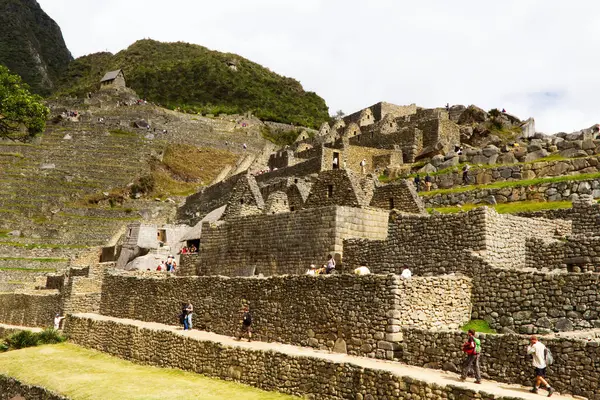 Machu Picchu Peru 2015 Zuid Amerika Inca Ruïnes Met Toeristen Stockfoto
