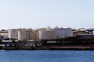 Papeete, Fransız Polinezyası - 13 Mayıs 2024: Tahiti Limanı 'na Yakın Depo Tankları Güney Pasifik Limanı