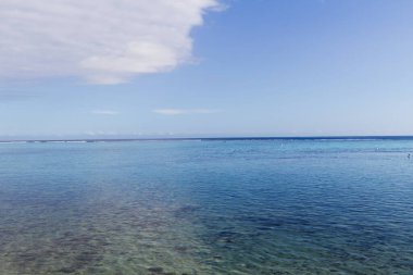 Okyanus Mavisi Gökyüzü ve Beyaz Bulutlar Tahiti Güney Pasifik Papeete Fransız Polinezyası