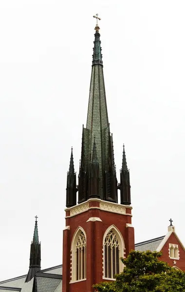 stock image Watsonville, California, United States - June 29, 2024: Red Brick Church Three Crosses In Overcast Sky