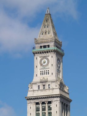 Mavi Gökyüzü Beyaz Bulutlu Özel Ev Kule Saati Boston Massachusetts