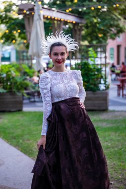 Macaristan Budapeşte 25 Ağustos 2022 Budapeşte Nostaljik zaman yolculuğu 1920 'lerin tarzında. Tasarımcı: Boş Kamu Etkinliği !!!  