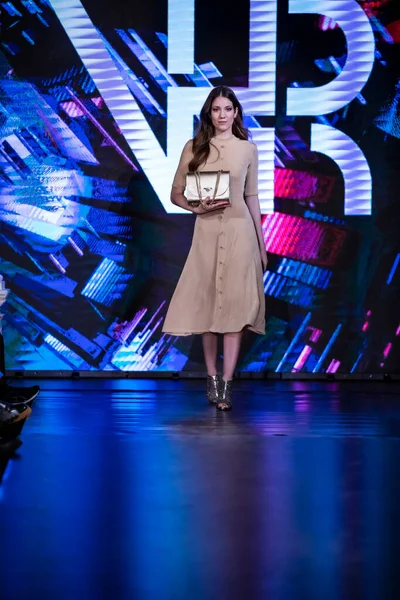 ハンガリーブダペスト第25回ジュビリー ブダペスト ファッションウィーク 滑走路V のファッションショー ファッションデザイナー — ストック写真