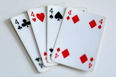 4 numaralı poker kartı seti.