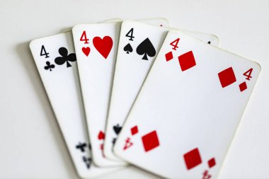 4 numaralı poker kartı seti.