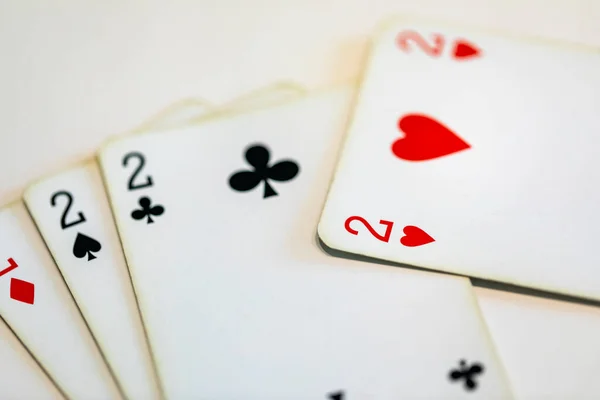 Négy Kettes Szett Kártyázik Fehér Háttéren Kettes Számú Póker Kártya — Stock Fotó