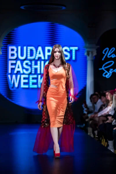 Budapeşte Macaristan Mayıs 2023 Budapeşte Moda Haftası Koleksiyon Tasarımı Bayan — Stok fotoğraf