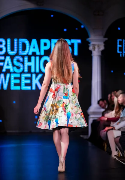 Budapeşte Macaristan Mayıs 2023 Budapeşte Moda Haftası Koleksiyon Tasarımcısı Elli — Stok fotoğraf