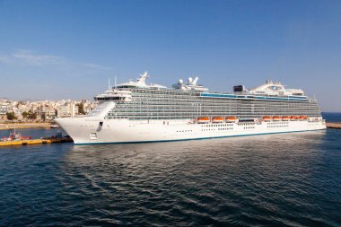 ROM İTALYA PORT 23 Mayıs: 21 Mayıs 2014 tarihinde Roma limanına (Roma 'nın yaklaşık 80 km) kenetlenmiş Norveç destanı. 2010 'da inşa edildiğinde dünyanın en büyük üçüncü yolcu gemisiydi..