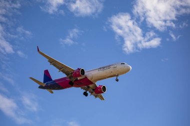 Budapeşte Macaristan 30 Temmuz 2023: Wizzair Havayolu Airbus 320 Budapeşte Uluslararası Havaalanına inmiştir..