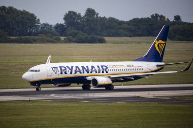 Budapeşte Macaristan. 19 Ağustos 2023: Ryanair Boeing 737 Budapeşte Uluslararası Havaalanı 'nda kalkışa hazırlanıyor..