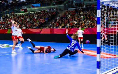 Macaristan Tatabanya - 28 Şubat 2024: Hentbol Kadınlar EHF EURO 2024 ön eleme karşılaşması Macaristan - İsviçre 38: 26.