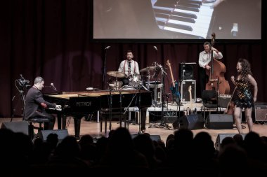 Gyor Macaristan - 02 Aralık 2022 Boogie Woogie festivali. Richter Hall Festivali 'nde Dniel Balzs Üçlüsü ve daha birçok canlı müzik çalıyor.. 