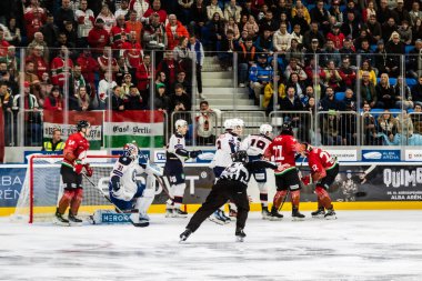 Macaristan Szekesfehervar 19. Nisan. - 24. Macaristan, Norveç buz hokeyi maçını 2-1 kazanarak kazandı..  